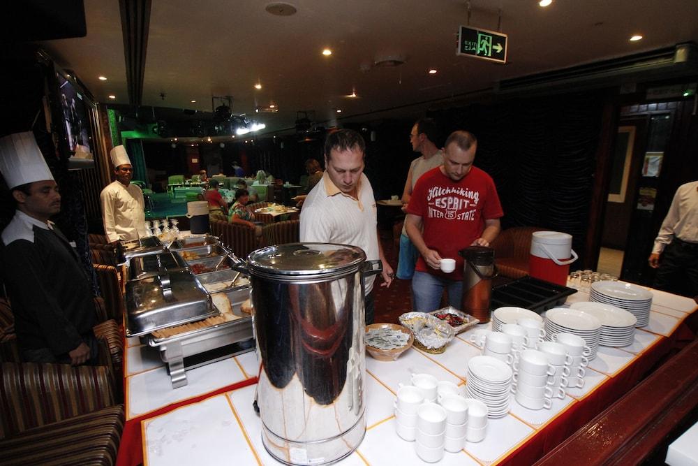 Royalton Hotel Dubai Buitenkant foto